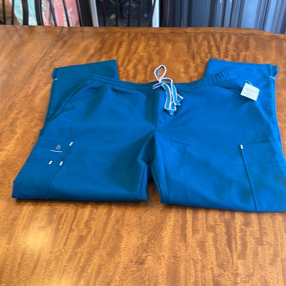 DOLAN women’s Madeleine 8 Pocket Slim Scrub Pants - Picture 13 of 16